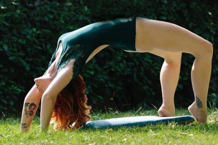 Όλοι οι λόγοι για να δοκιμάσετε yoga στην φύση